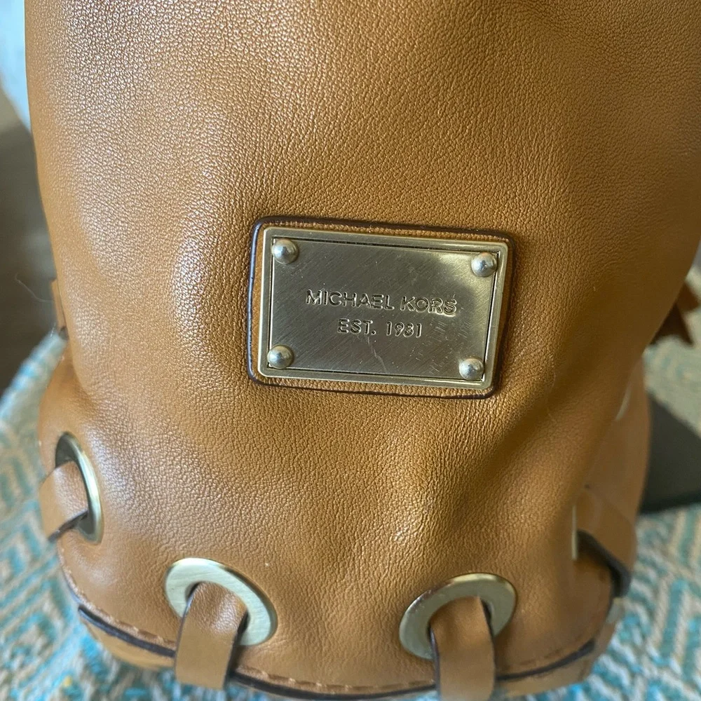 Michael Kors Bag (Tan) w/Silver Hardware. - Picture 3 of 12